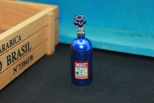 Lufterfrischer fürs Auto – NOS-Flasche aus Aluminium